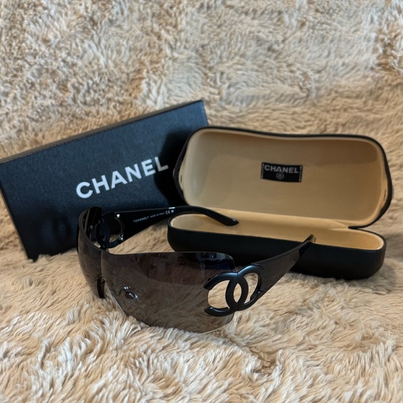 CHANEL 4124 Black Sunglasses with Case - Picture 10 of 15